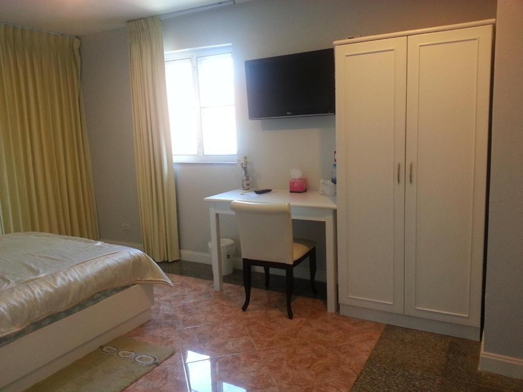 Yiasu Bed And Breakfast Pattaya Bagian luar foto