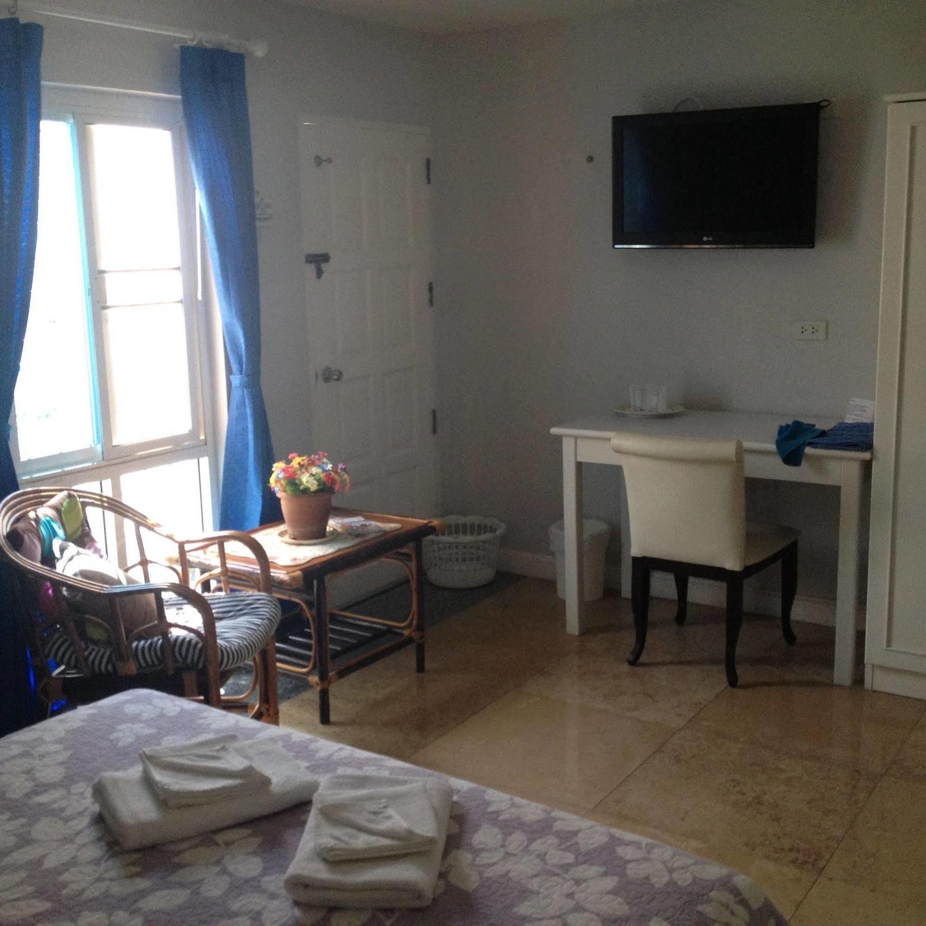 Yiasu Bed And Breakfast Pattaya Bagian luar foto