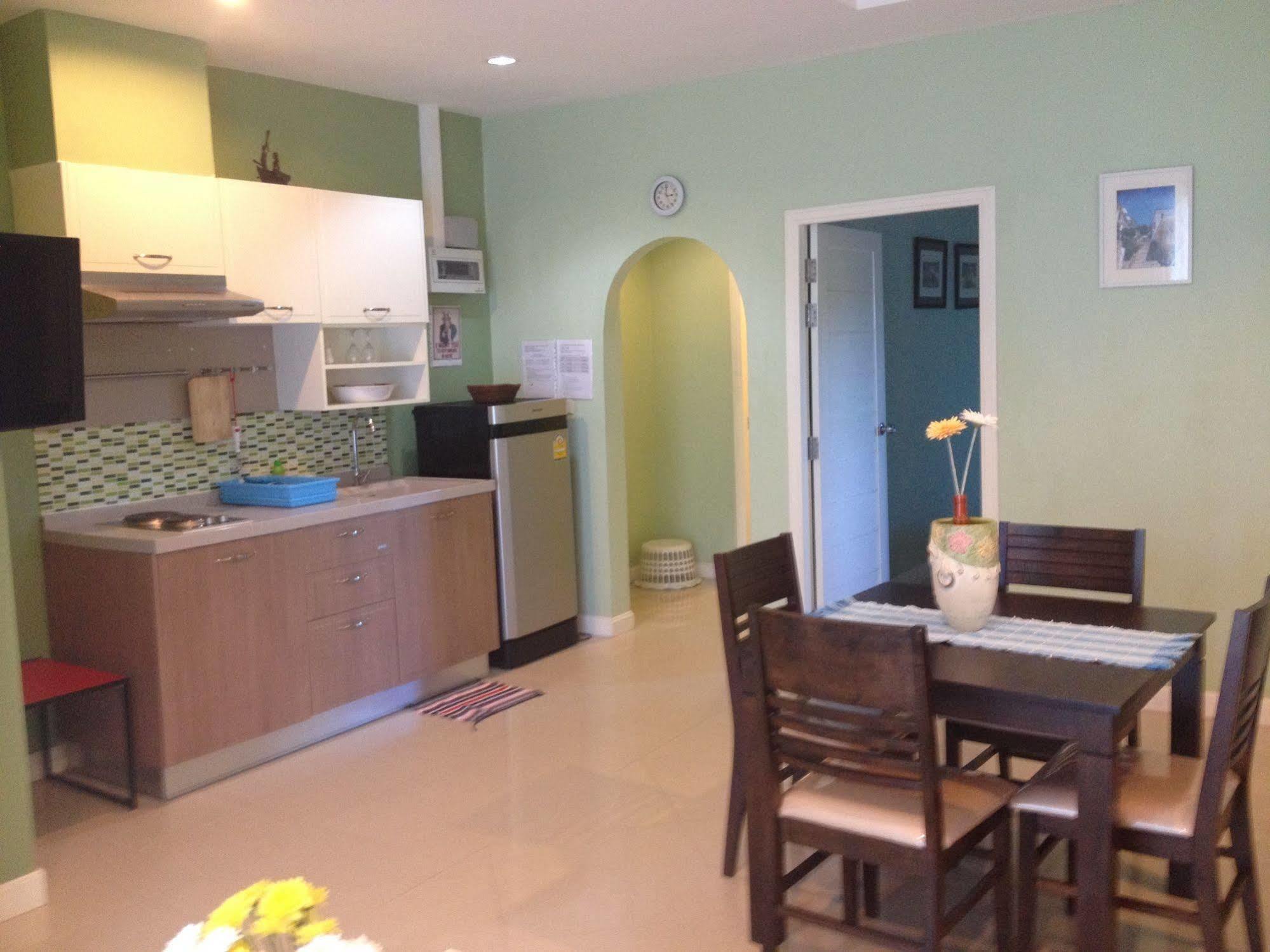 Yiasu Bed And Breakfast Pattaya Bagian luar foto