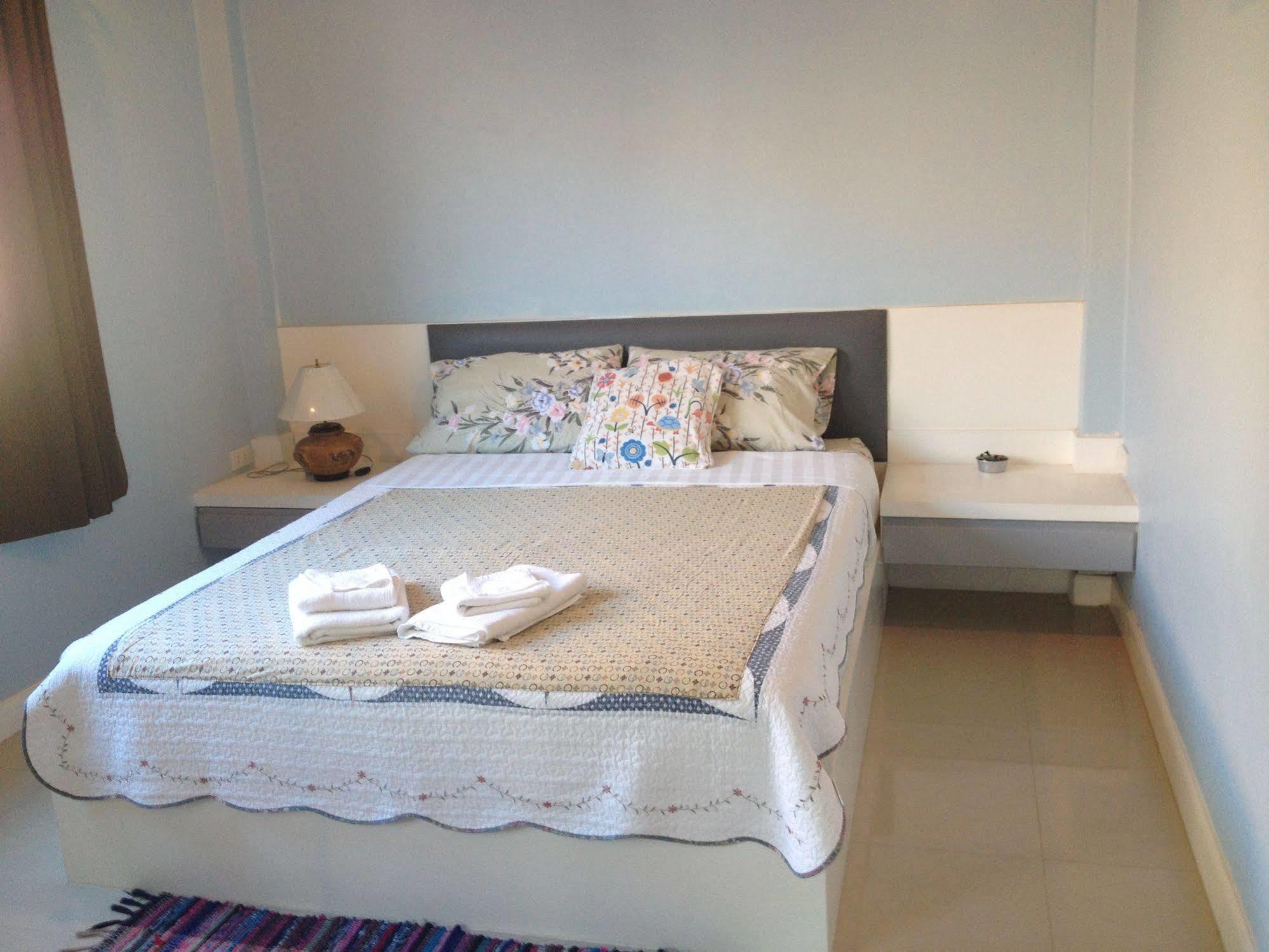 Yiasu Bed And Breakfast Pattaya Bagian luar foto