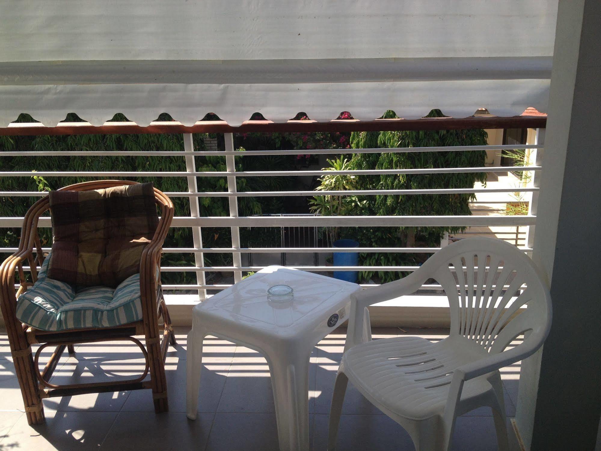 Yiasu Bed And Breakfast Pattaya Bagian luar foto