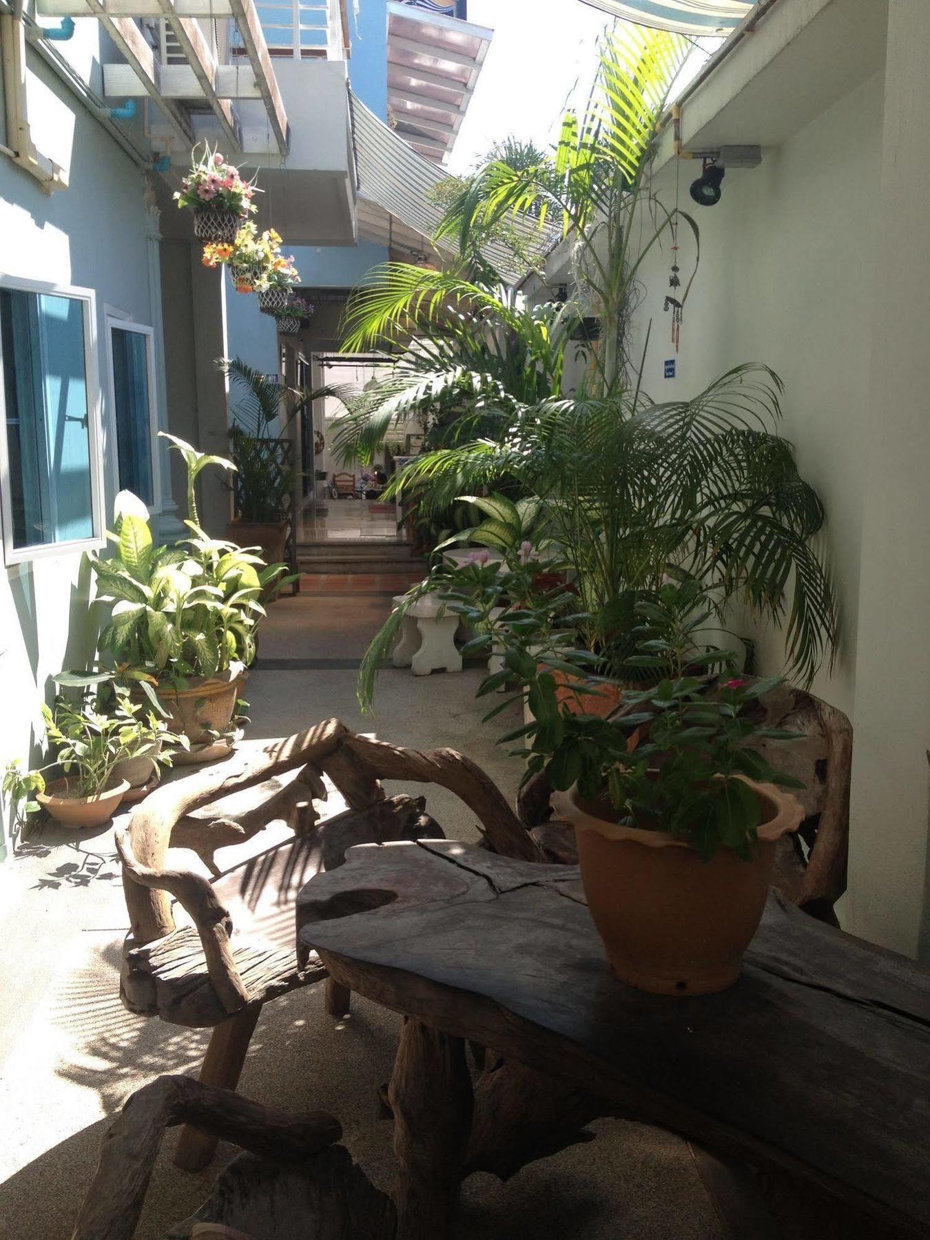 Yiasu Bed And Breakfast Pattaya Bagian luar foto